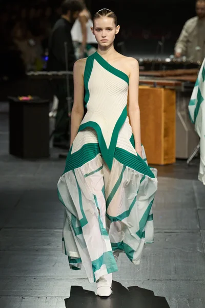 Look 12